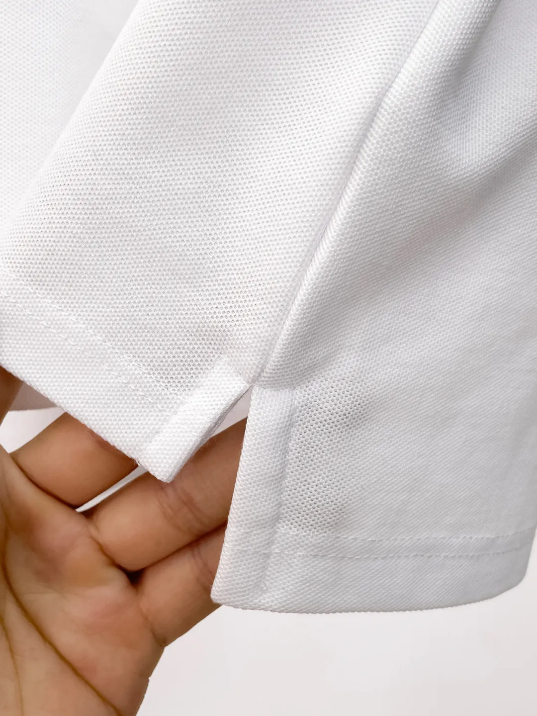 BURBERRY New Arrival Polo shirt, complete with three labels, original fabric, original customized accessories, official Same Style, using 210 grams of pure cotton pique fabric, customized same-tank dyed fabric, very comfortable and smooth to the touch, very wide and stylish, produced by a first-line brand on behalf of Factory, imported Behringer embroidery machine, embroidery is full and textured, imported Kangli direct-injection machine, printing is clear and textured, the collar rib is woven with imported yarn It will not lose shape after being worn for a long time. It is the most New Arrival style in spring and summer. It is fashionable and individual. It is super Versatile and looks good. It is very suitable for both men and women. It is a must-have for everyone. Size: S-XXL